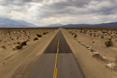 020Fluchtlinien-Hell-Immich_where_ever_we_go-Landstrasse-Natur-Sand-Ungesaettigt-USA-Westcoast-Wueste