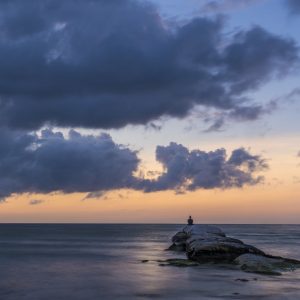 Mann auf Stein_Isla Holbox